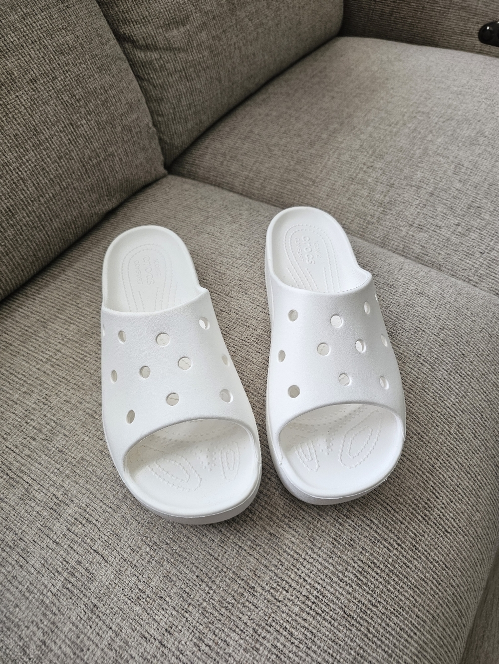 Crocs Classic Platform Slide - Picture 3 of 8